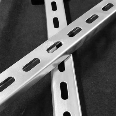 Haltbarkeit 1-3 mm Stahl-Strauchkanal für langlebige Bauarbeiten 6m/12m C Schlitzkanal