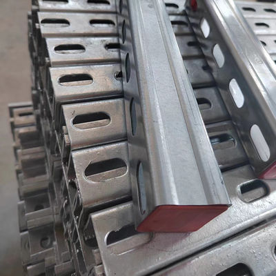 Geprüfter ASTM C-förmiger galvanisierter Schlitzkanal 40-275 g/m2 Zinkbeschichtung Standard